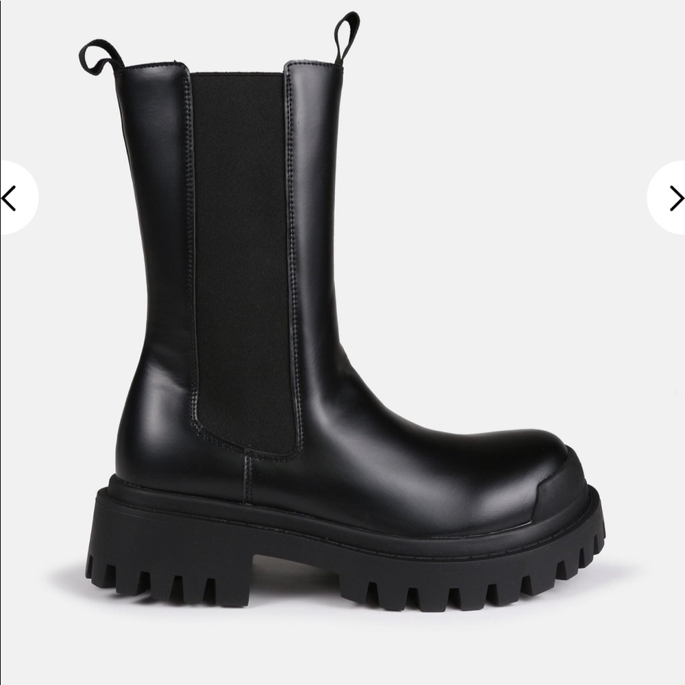 Missguided Black Platform Chelsea Boots! NWT!